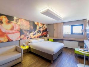 Postel nebo postele na pokoji v ubytování Ibis Styles Lille Marcq En Baroeul