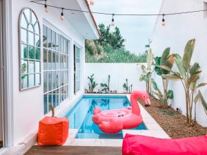 Kolam renang di atau dekat dengan Villa Hikari Bali