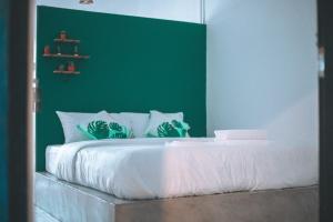 Ein Bett oder Betten in einem Zimmer der Unterkunft Baannokhook Home&Cafe