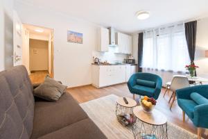 Posedenie v ubytovaní YOURAPART Mieszkanie Centrum Łagiewniki + 8 fotografií