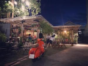 Galeriebild der Unterkunft Baannokhook Home&Cafe in Surat Thani