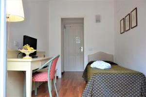 Televízia a/alebo spoločenská miestnosť v ubytovaní Hotel Marcora & Spa