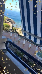 vistas al océano desde el balcón de un crucero en Studio Overlooking The Ocean, en Playa Paraiso