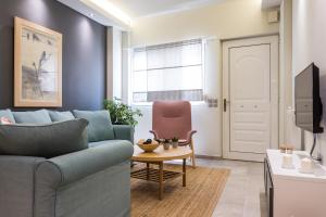 A seating area at modern city center maisonette