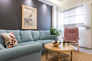 A seating area at modern city center maisonette