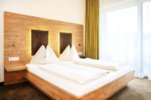 Ein Bett oder Betten in einem Zimmer der Unterkunft Der Seebacherhof
