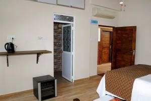 a bedroom with a bed and a table in a room at WoodyCrest in Trincomalee