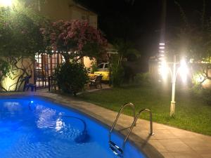 Bazén v ubytování PAILLE EN QUEUE with HEATED POOL PISCINE CHAUFFEE nebo v jeho okolí