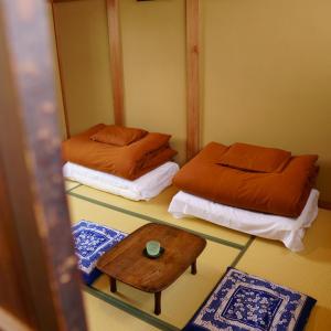 Una cama o camas en una habitación de Kinoya Hostel