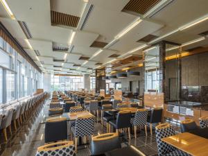 an empty restaurant with tables and chairs at APA Hotel & Resort Yokohama Bay Tower in Yokohama