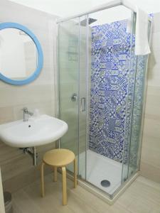 A bathroom at AlbaChiara B&B