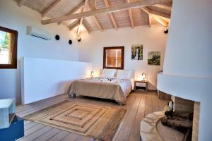 Postel nebo postele na pokoji v ubytování Villa Agapi + 33 fotografií