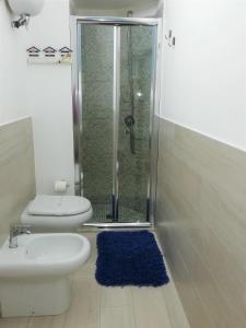 Koupelna v ubytování AlbaChiara B&B