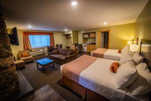 Voodi või voodid majutusasutuse Alpine Inn & Suites toas