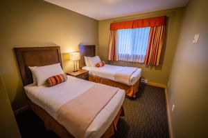 Voodi või voodid majutusasutuse Alpine Inn & Suites toas