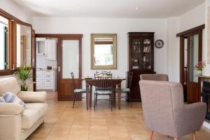 a living room with a table and a dining room at Carrasqueta in Port d'Alcudia