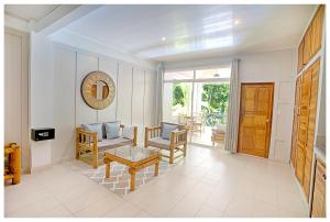 Posezení v ubytování Hotel Plaza Yara + 23 fotografií
