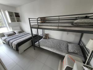 Ein Etagenbett oder Etagenbetten in einem Zimmer der Unterkunft Horyzont