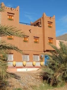 a building in the middle of a desert at Kasbah du Bout du Monde in Zagora