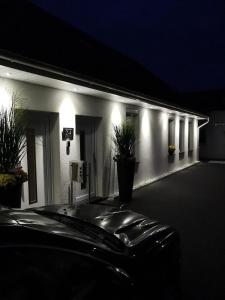 a car parked in front of a building at night at Apartments Margaretenhof in Wilhelmshaven