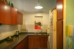 a kitchen with a sink and a refrigerator at Experiencia Congreso in Buenos Aires