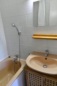 A bathroom at Chalet Le Grand Cap