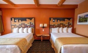 
A bed or beds in a room at Southwest Inn at Sedona
