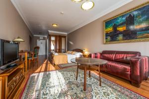 Televízia a/alebo spoločenská miestnosť v ubytovaní Boutique Hotel Carpe Diem