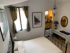 A bed or beds in a room at The Old Mansion