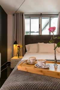 Postel nebo postele na pokoji v ubytování Viktory Boutique Hotel