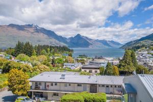 an aerial view of a town with a lake and mountains at Horoeka on Hallenstein in Queenstown