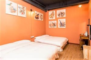 Postel nebo postele na pokoji v ubytování DongNing Atlas Hotel