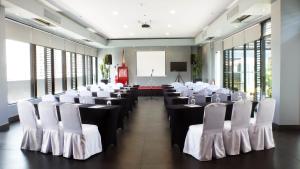 TV a/nebo společenská místnost v ubytování Amelie Hotel Manila