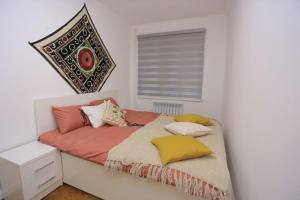 Ένα ή περισσότερα κρεβάτια σε δωμάτιο στο Luxury 2 bedrooms apartment walking distance from Gur-Emir