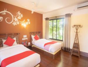 Chitwan Riverside Resort客房内的一张或多张床位