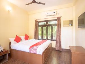 Chitwan Riverside Resort客房内的一张或多张床位