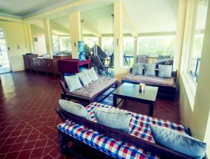 Chitwan Riverside Resort的休息区
