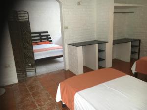 Voodi või voodid majutusasutuse Sundown Beach Hotel toas