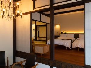 Uma cama ou camas num quarto em 内子の宿 織
