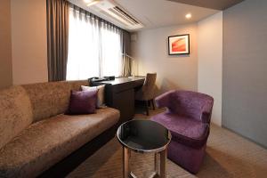 Area soggiorno di Hotel Trusty Nagoya Shirakawa