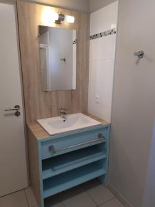 Gallery image of Lagrange Grand Bleu Vacances – Résidence La Grenadine in Marseillan