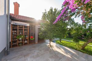 Vonkajšia záhrada v ubytovaní Apartments Luky