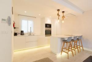 Fotografia z galérie ubytovania Gran apartamento en el centro histórico con parking gratuito 4 habitaciones por KEYWISE v destinácii Málaga