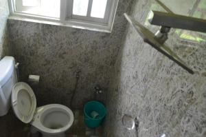 A bathroom at Dahachok Homestay