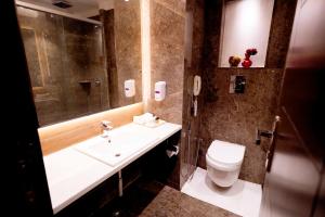 a bathroom with a toilet and a sink at Hotel City Pride in New Delhi