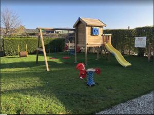 Ο χώρος παιχνιδιού για παιδιά στο Ferienpark Vislust Haus De Graaf Niederlande Ijsselmeer +10 φωτογραφίες