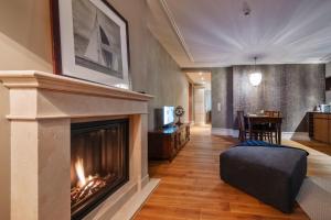 TV a/nebo společenská místnost v ubytování Blue City Boutique Hotel