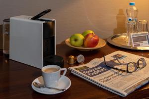 Příslušenství pro přípravu čaje a kávy v ubytování Blue City Boutique Hotel