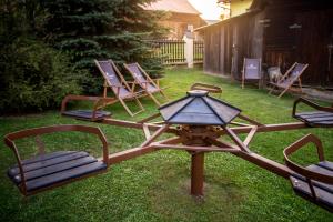 Vonkajšia záhrada v ubytovaní Rezydencja Silverton - w wakacje darmowa kawa i herbata od 8 do11 ping pong, piłkarzyki