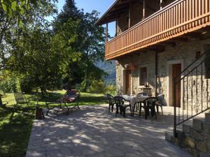 a patio with a table and chairs next to a building at Casa delle Noci in Grimacco